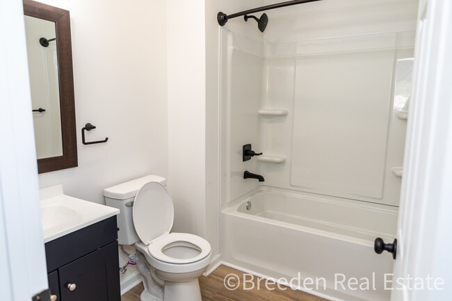 Building Photo - 303 Putnam St