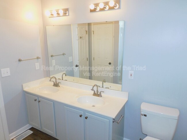 Building Photo - 2988 Butterwood Dr