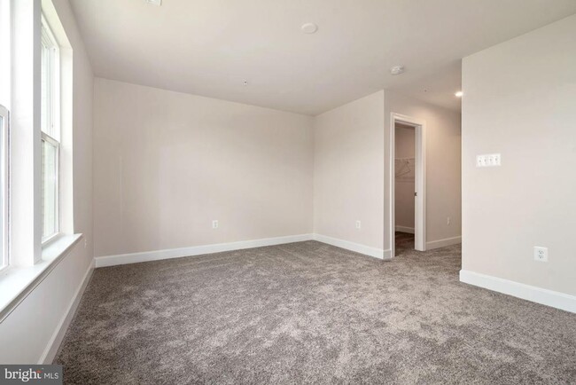 Building Photo - 289 Phoenix Dr