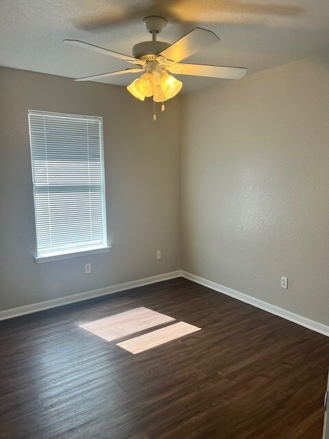 Building Photo - 2103 Agate Dr