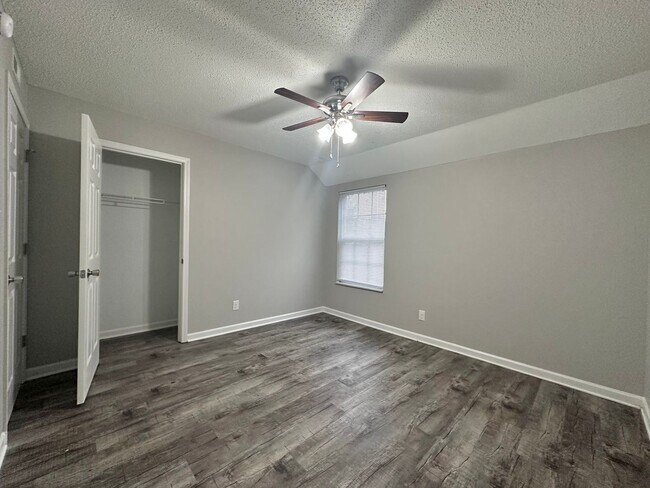 Building Photo - Pet Friendly 2-Bedroom Apartments in Maryv...