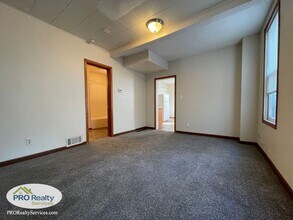 Building Photo - 3 Bedroom Plus Den Home