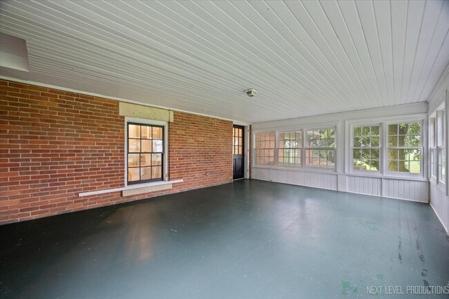 Building Photo - 41W427 Prairie St