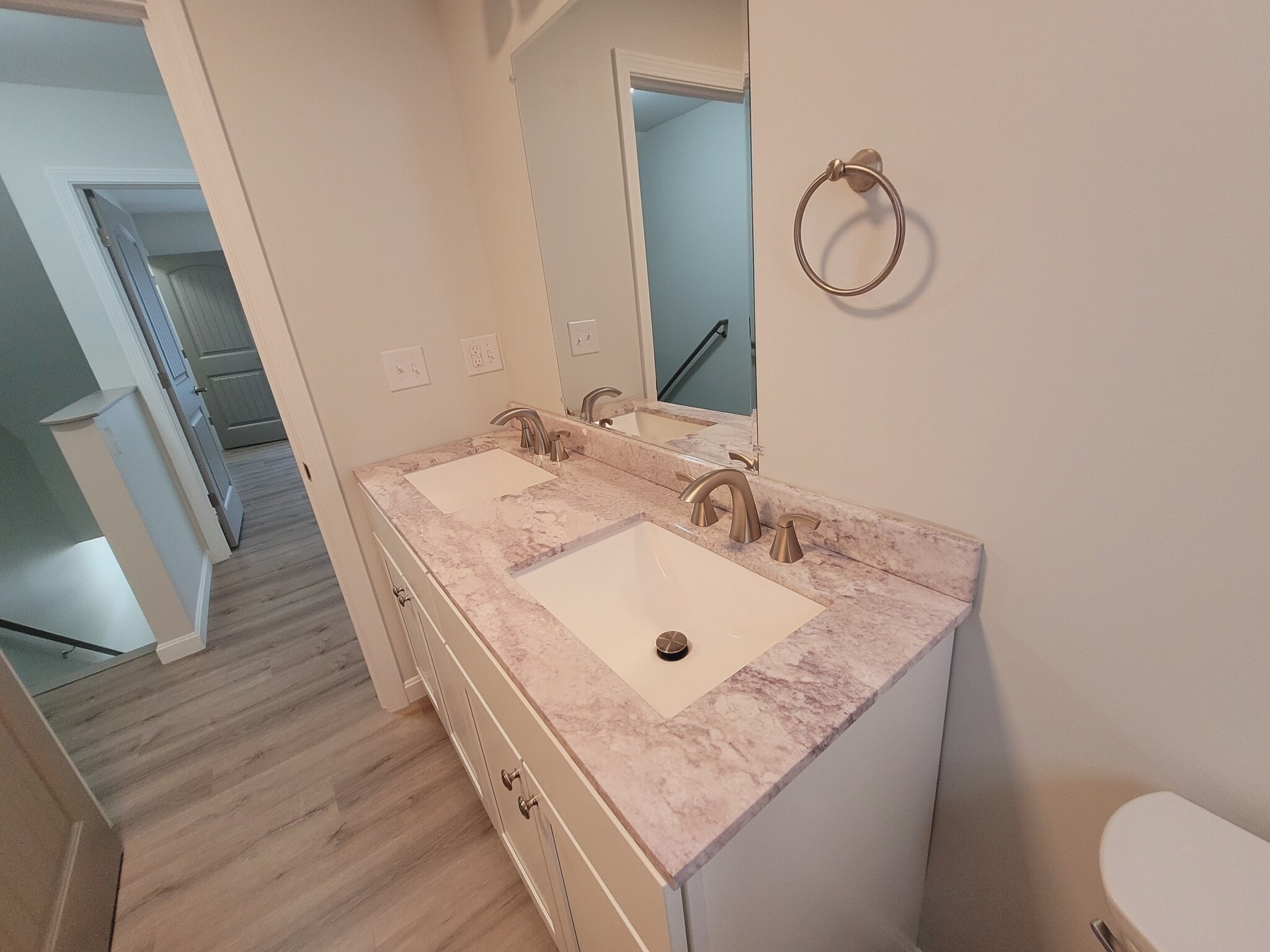 Building Photo - 8 Juniper Ln