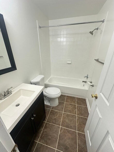 Building Photo - 814 Hr Dr SE