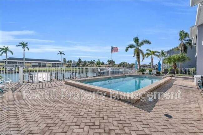 Building Photo - 4626 SE 5th Pl