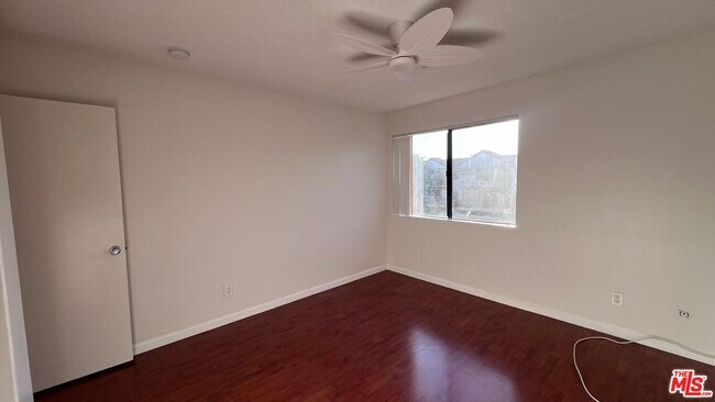 Building Photo - 7442 Hazeltine Ave