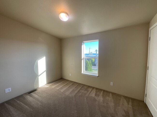 Building Photo - 3 Bed, 2 Bath Manufactured Home with a View