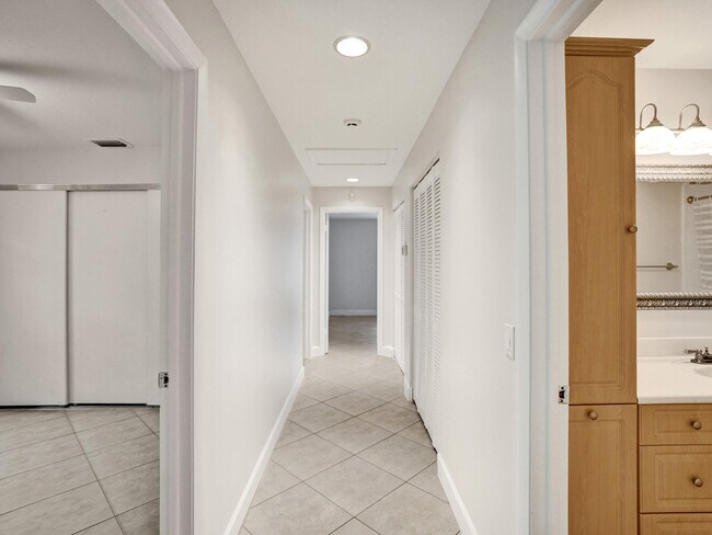 Building Photo - 3747 E Valley Green Dr