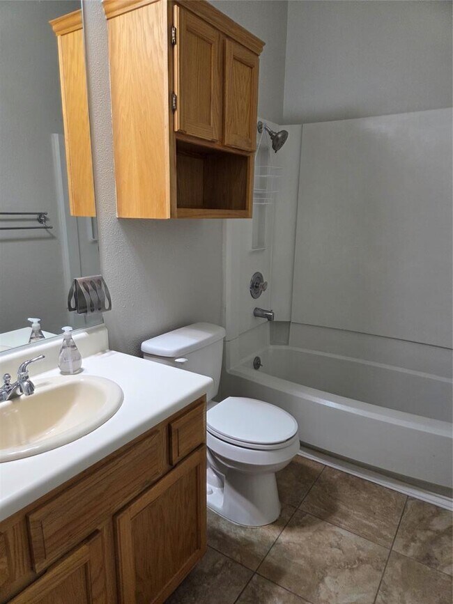 Building Photo - 3001 Rochelle Dr