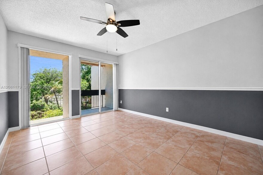 Building Photo - 9133 Fontainebleau Blvd