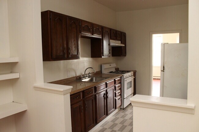 Building Photo - 1824 Bolton St