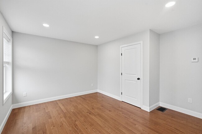 Building Photo - 24 Daytona St