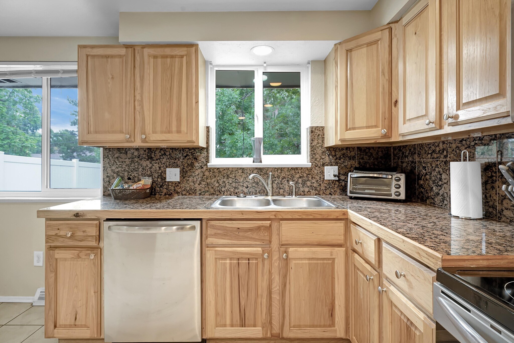 Building Photo - 4620 Holland St