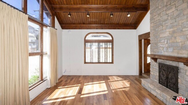 Building Photo - 12841 Landale St