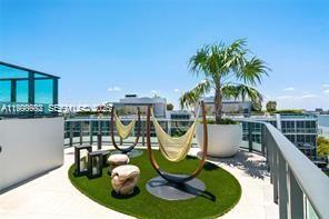 Building Photo - 9901 W Bay Harbor Dr