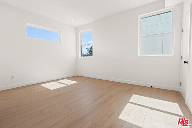 Building Photo - 2135 S Longwood Ave