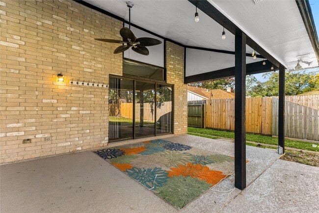 Building Photo - 303 Narcissus St