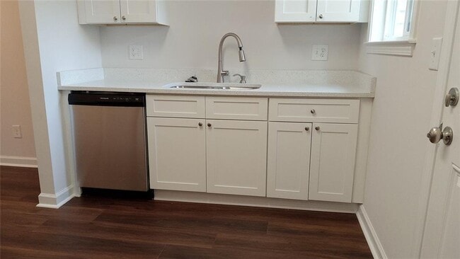 Building Photo - 2156 Park Terrace