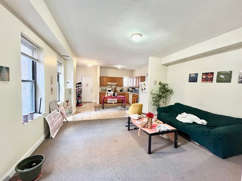 Building Photo - 10 S Huntington Ave