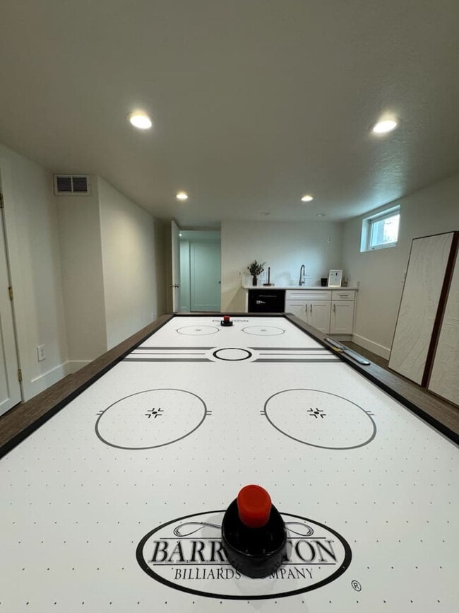 Building Photo - 3076 Melbourne St