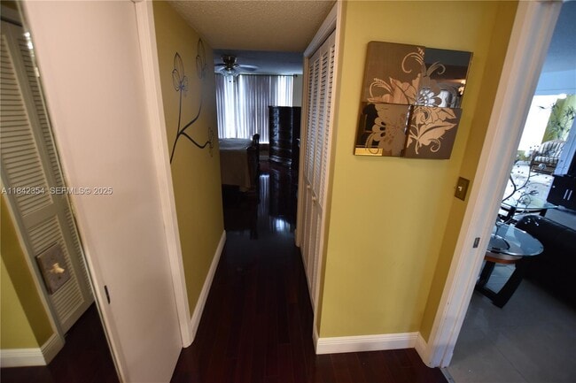 Building Photo - 3800 Oaks Clubhouse Dr