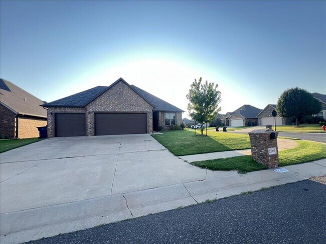 Primary Photo - 12009 Williamson Farms Blvd