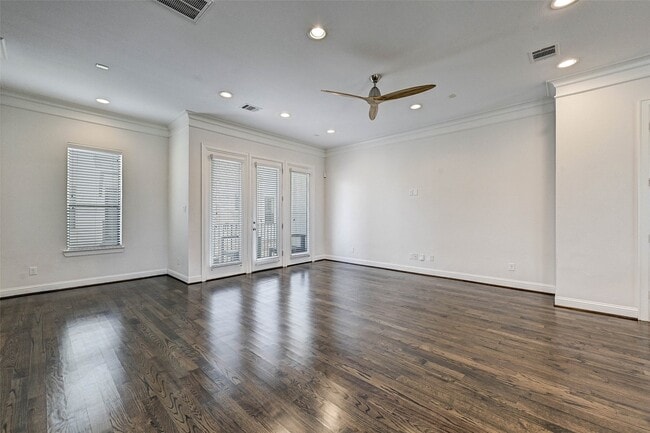 Building Photo - 744 W 24th St