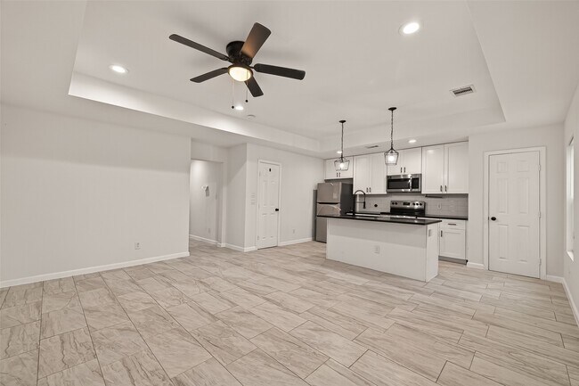 Building Photo - 4302 Hirsch Rd