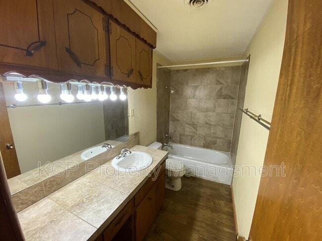 Building Photo - 1408 H St