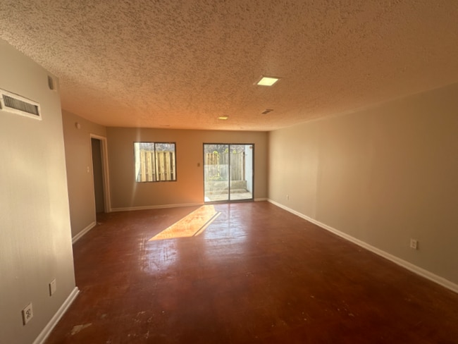 Building Photo - 4720 Walden Pond Dr