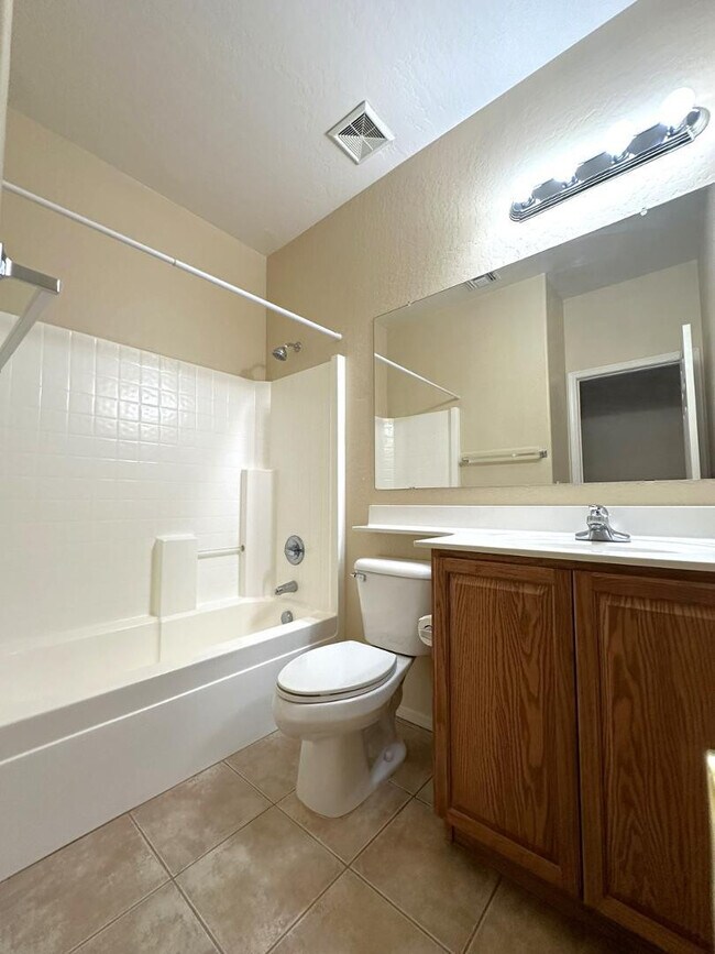 Building Photo - 1812 E Beverly Rd