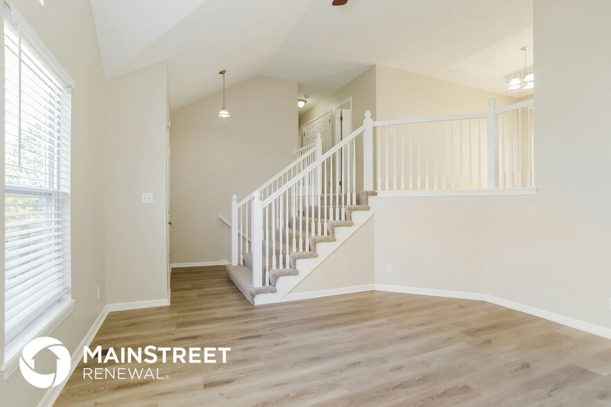 Building Photo - 1001 E Madelyn Dr