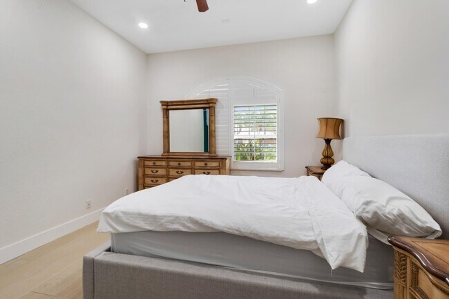 Building Photo - 6301 SW 58th Ct