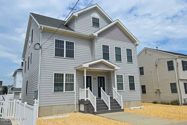 Building Photo - 14 6th Ave