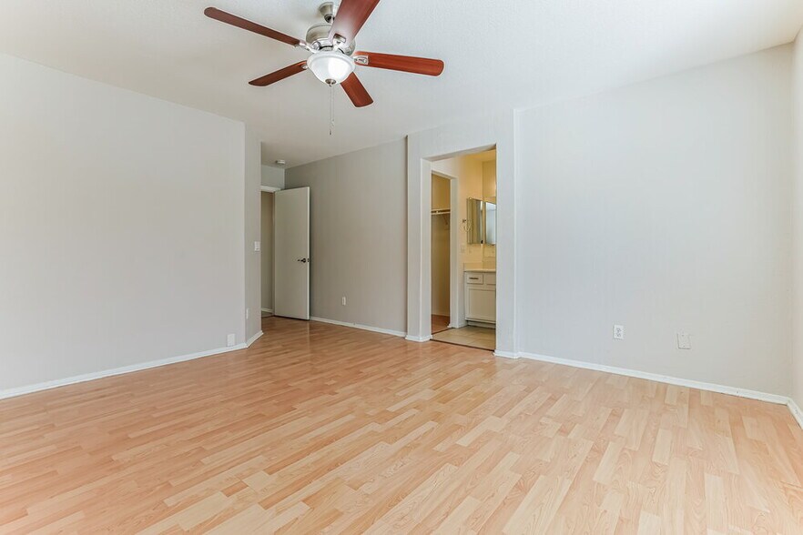 Building Photo - 2513 N 114th Ave