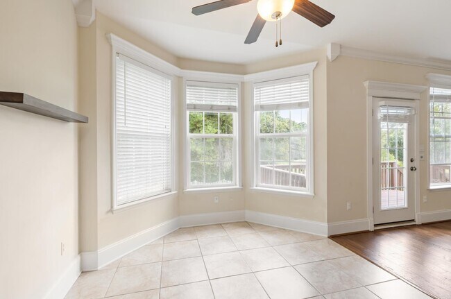 Building Photo - 5633 Tecumseh Dr