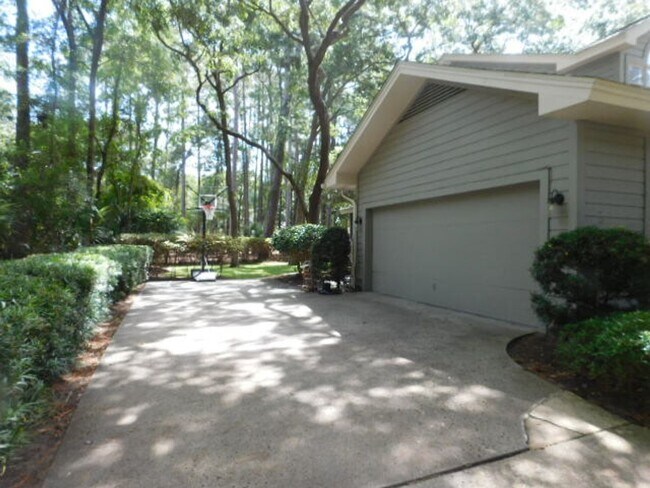Building Photo - Beautiful Custom Unfurnished Home Located In Sea Pines Resort