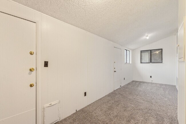 Building Photo - Great two bed two bath bungalow for rent i...