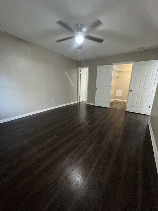 Building Photo - 122 Red Coat Ln