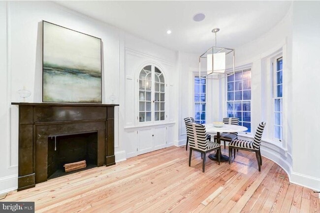 Building Photo - 2025 Hillyer Pl NW