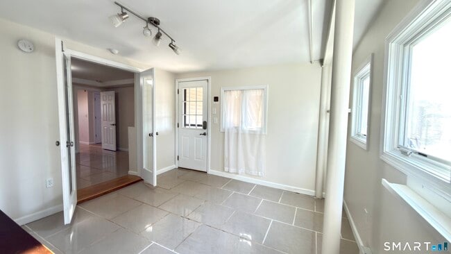 Building Photo - 309 Brookfield St