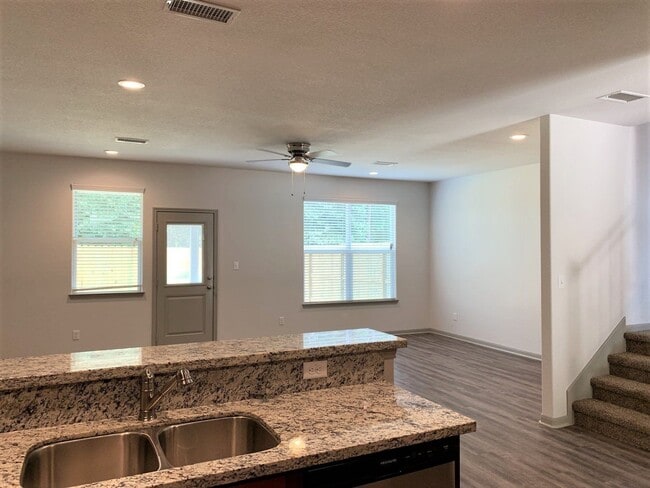 Building Photo - 626 Magnolia Bend