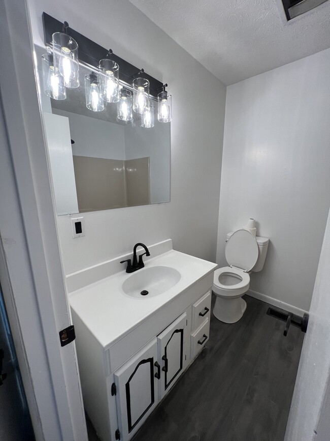 Building Photo - 836 Lynn Brooke Pl