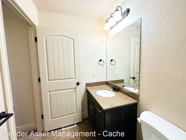 Building Photo - 3 br, 2.5 bath House - 141 East 620 South