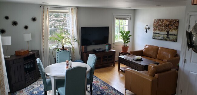 Building Photo - 278 Valley View Road