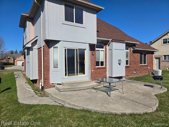 Building Photo - 42510 Pinehurst Dr