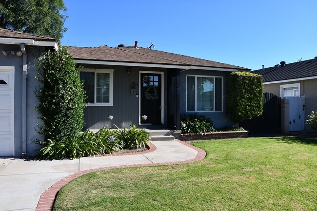 Building Photo - 1210 E Oakmont Ave