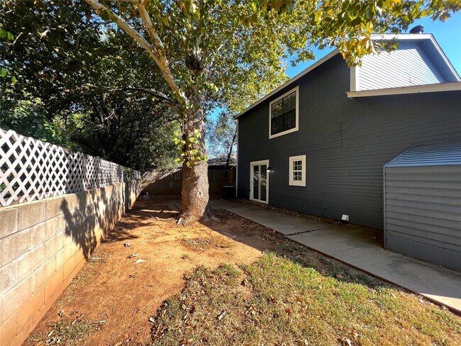 Building Photo - 421 Dauphin Ave