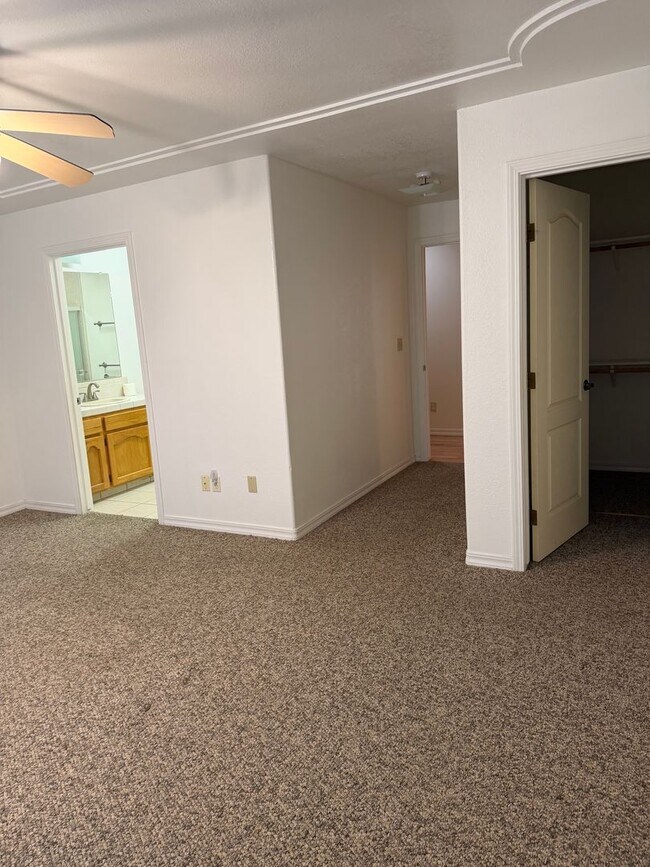 Building Photo - 38908 Millwood Dr
